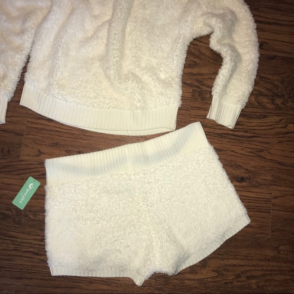 Set! Honeydew Fuzzy Lounge Sweater & Shorts Cream Small top medium bottom soft - Picture 4 of 8